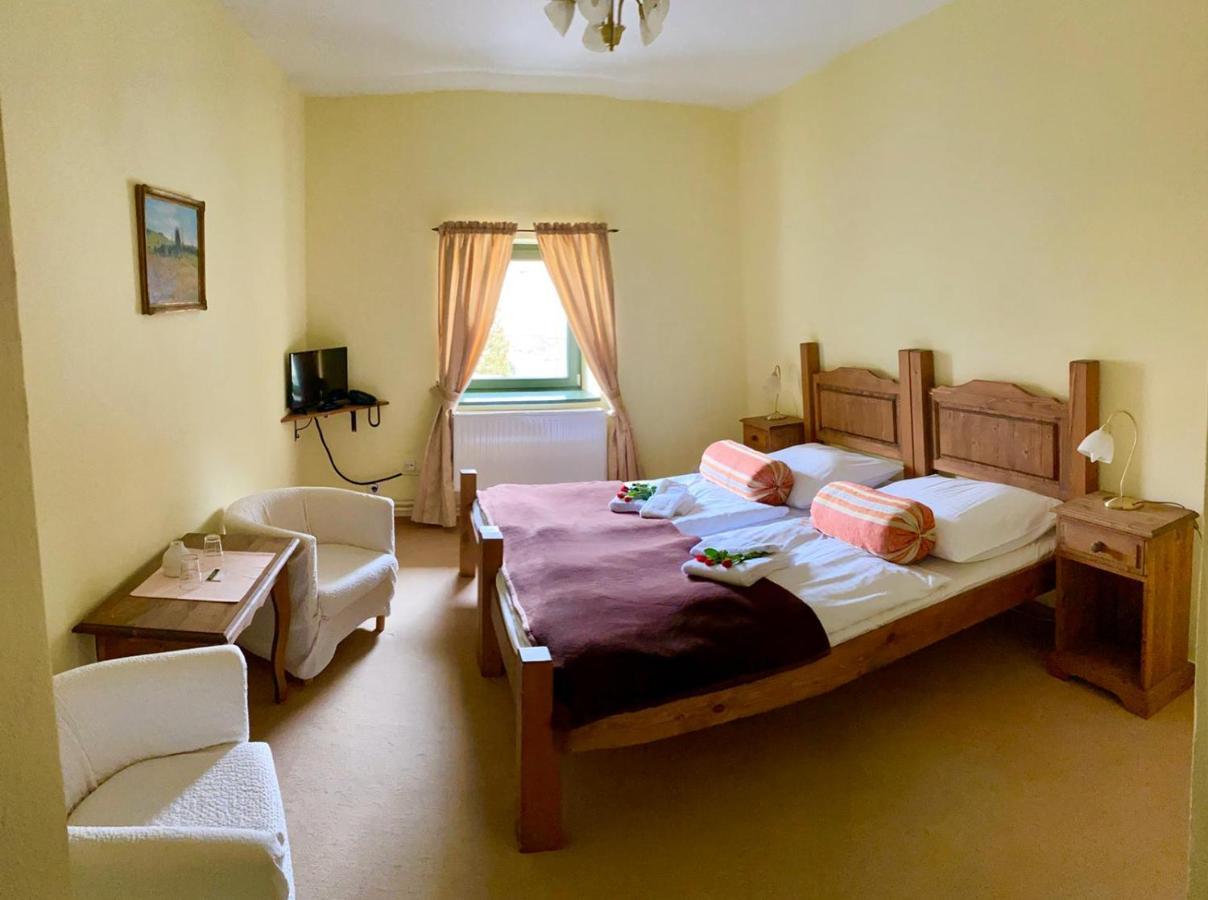 Hotel Opat Кутна-Гора Экстерьер фото