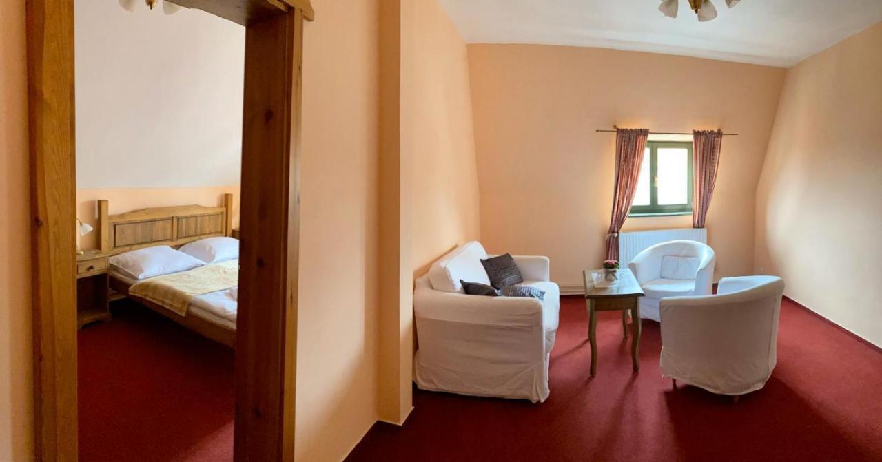Hotel Opat Кутна-Гора Экстерьер фото
